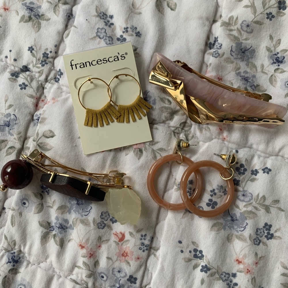 Free earrings / hair clips see description
